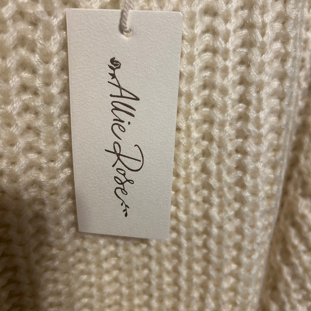 Elegant Cream Knit Sweater - Picture 3 of 4